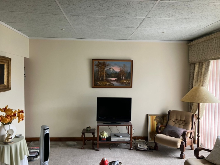 4 Bedroom Property for Sale in Kabega Park Eastern Cape